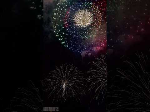 8/7、青森市の夜空を華やかに彩った花火。