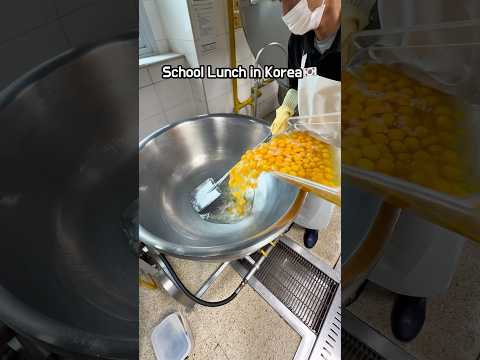 Making Mi Goreng at a Korean High School 🇰🇷🏫 #korea #southkorea #seoul #koreanfood