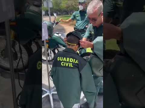 La Guardia Civil visita a los niños y niñas del Hospital Universitario de Canarias