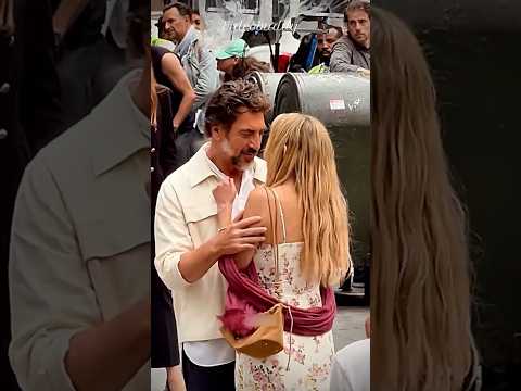 Javier Bardem Spotted Kissing <strong>Kate</strong> Hudson In Street Among People Romantically