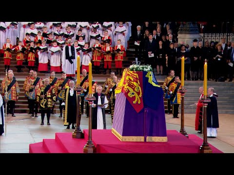 Westminster recibe con una misa el féretro de Isabel II