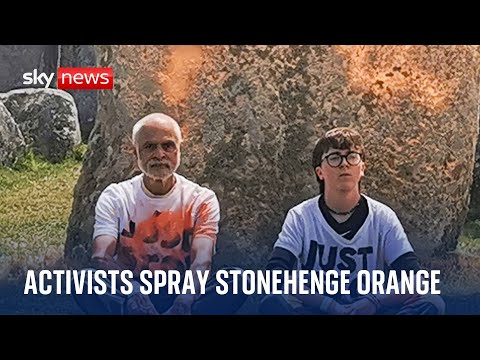 Just Stop Oil: Climate protesters spray orange powder over Stonehenge