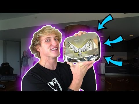 Top 10 YOUTUBERS WITH CUSTOM PLAY BUTTONS! (Logan Paul, RomanAtwood, PewDiePie)