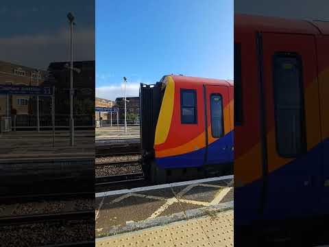 458531 arriving at Clapham Junction #shorts