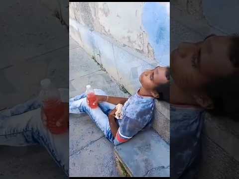 Joven se desmaya del hambre en plena calle, en Santiago de Cuba #Cuba #shorts