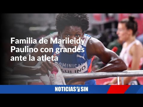 Familia de Marileidy Paulino con grandes ante la atleta