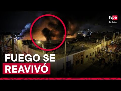 Incendio en Barrios Altos:  bomberos continúan luchando para sofocar el fuego del siniestro