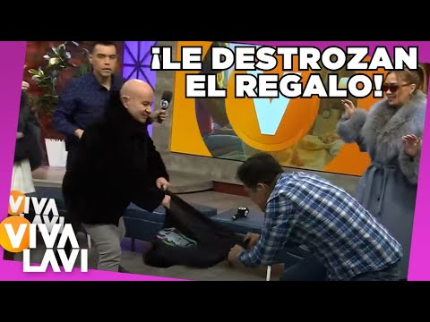 Ángel Castro recibe regalo de Lalo Elizondo y Miguel Díaz lo destroza | Vivalavi