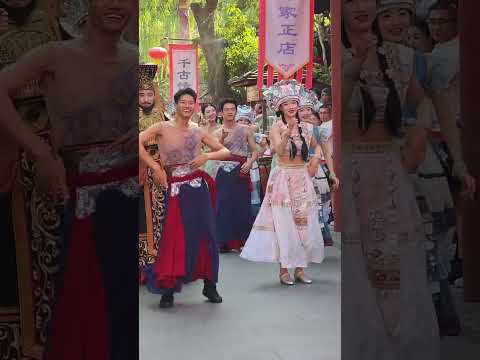 This <strong>entrance</strong> was so cute! #EternalLoveCarnival #SongchengEternalLove