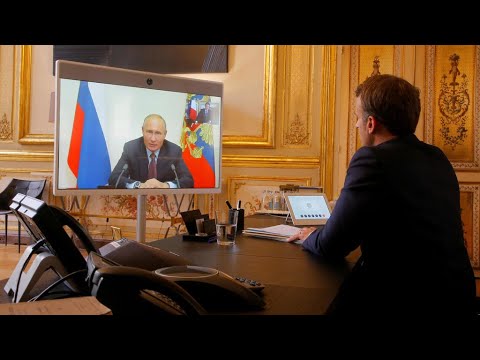 Emmanuel Macron confiant de pouvoir avancer avec la Russie, notamment en Libye