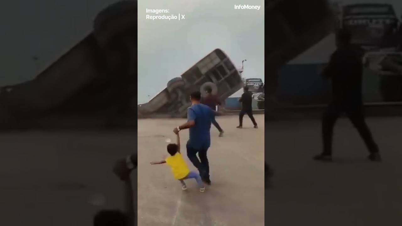 Bangladesh Ônibus cai em rio após tentar embarcar em balsa