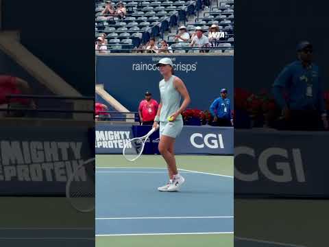 Bringing the 🔥 in Toronto! Iga Swiatek moves on in Toronto #WTA #NBO26 #IgaSwiatek #Tennis