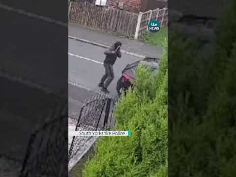 Police search for balaclava-clad thugs who smashed up car and house #ITVNews