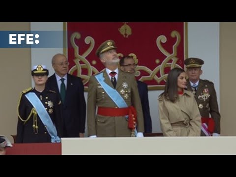 La lluvia no impide el desfile de la Fiesta Nacional, aunque más corto y sin aviones