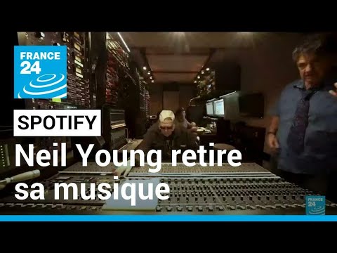 Neil Young met sa menace à exécution, sa musique va être retirée de Spotify • FRANCE 24