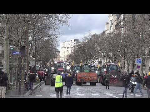 Angry farmers back in Paris on the eve of a major agricultural fair in the French capital