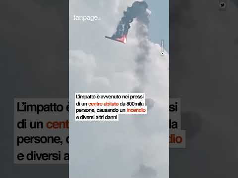 Razzo cinese parte per errore, precipita ed esplode: immagini impressionanti