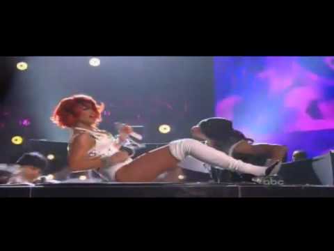 Rihanna feat. Britney Spears - S&M - Live - Billboard Music Awards 2011
