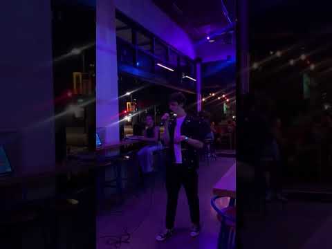People at the bar bought us drinks after this 🤣🤣 #karaoke #singer #fyp #viral #franksinatra