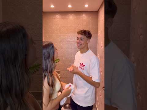 Olha como ele olha para ela 👀