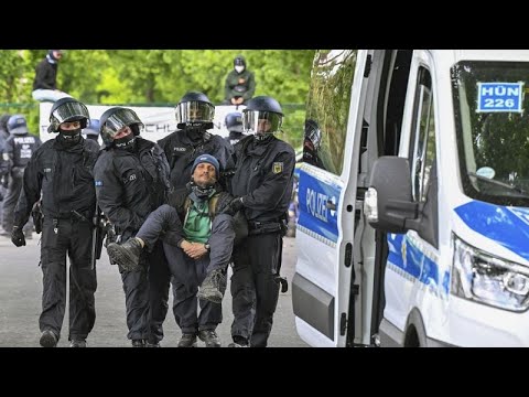 Γερμανία: Συγκρούσεις διαδηλωτών και αστυνομίας στο εργοστάσιο της Tesla