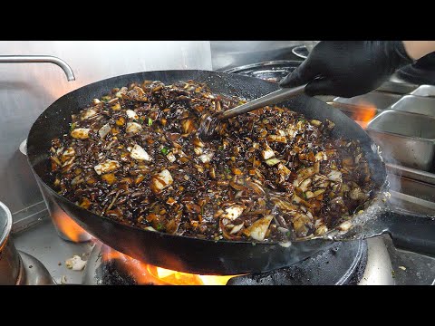 줄서서 먹는 스테이크 트러플 짜장면 - 압구정 무탄 / black bean noodles with truffle - korean street food