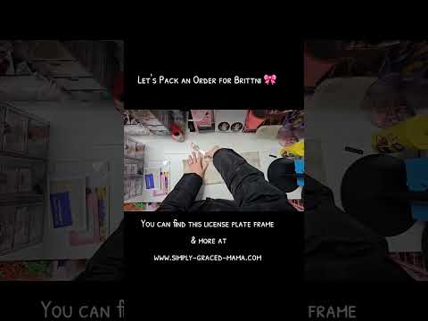 Pack an order with me for Brittni 🎀#asmr #packingorders #behindthescenes #smallbusiness #swiftie