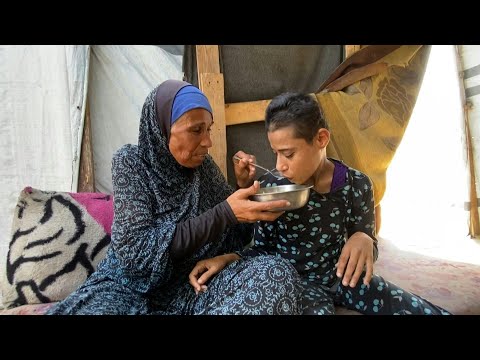 'I want to feed my little daughter': Displaced Gazans scramble to receive food | AFP