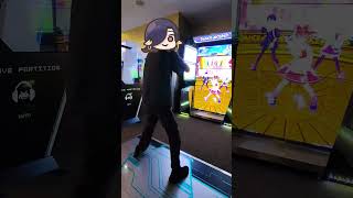 #Daisuke アカウントを超えて、初めて見る筐体で久しぶりに踊ろうとしてみた。