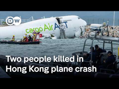 Beoing plane skids off Hong Kong runway into sea | DW News