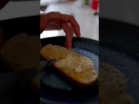 Quick and easy afternoon snack: toasted bread and butter. 🍞🧈