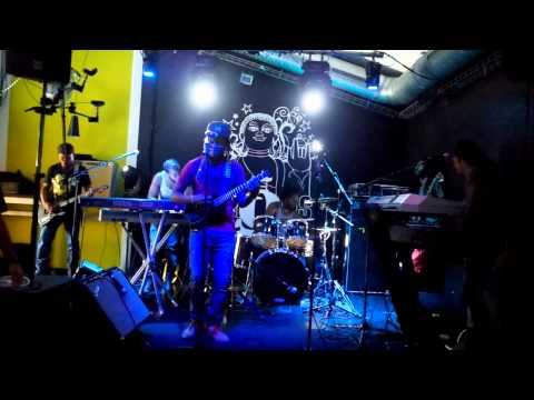 Raging Fyah - Barriers Dubplate Style @ Bagus Bar 12:08:15