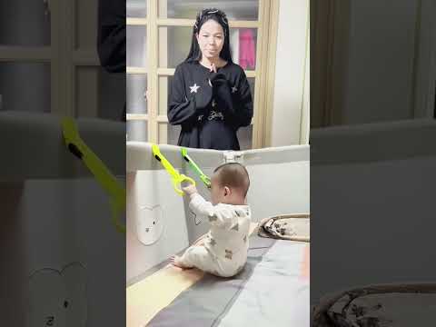 <strong>baby</strong> practicing dancing is <strong>so</strong> funny 😘😘😂😅😆아기가 춤을 연습하는 모습이 너무 웃겨요