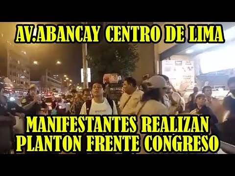 POLICIA TRATO DE IMP3DIR LA MANIFESTACIONES DEL PUEBLO CENTRO DE LIMA CONTRA DINA BOLUARTE..