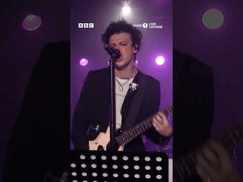 yungblud covers ‘strangers’ in the #livelounge 🖤 #yungblud #strangers #kenyagrace #yungbludarmy