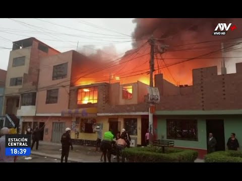Incendio se viene registrando en el segundo piso de una vivienda en SMP