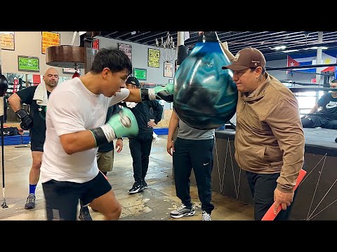 JAIME MUNGUIA SMASHING THE HEAVY BAG TRAINING FOR BRUNO SURACE REMATCH!