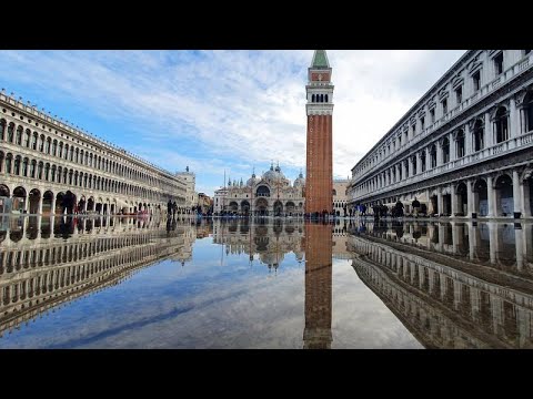 Venecia se acostumbra a vivir con el 'acqua alta'