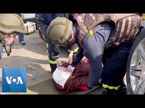 🔵Rescuers Help People Cross Destroyed Bridge in Irpin