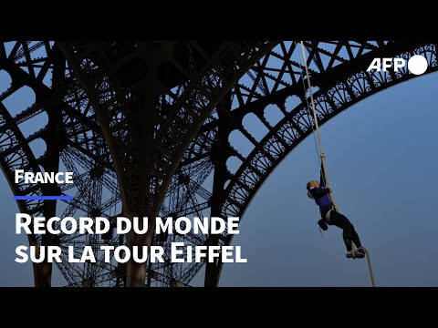 Sur la tour Eiffel, la Française Anouk Garnier bat le record du monde de grimper de corde | AFP