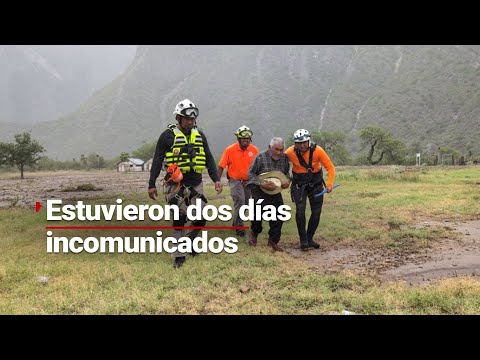 Rescatados | Así evacuaron a 106 personas de La Huasteca en Nuevo León tras estar incomunicados