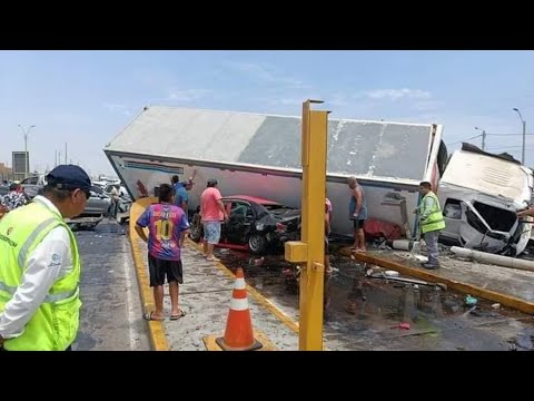 }Camión sin frenos embistió a 10 vehículos en peaje Chicama y dejó dos fallecidos