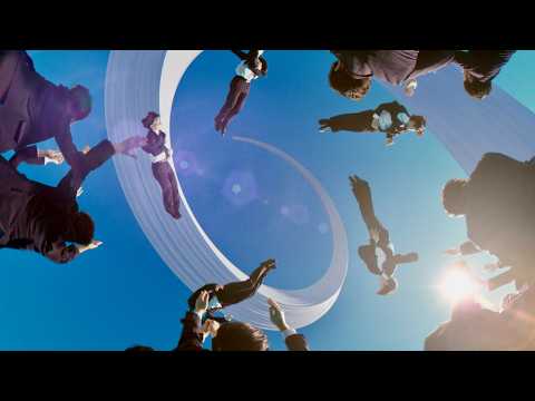 【空飛ぶサラリーマン】世界が驚いた“チアリーマンズ”圧巻パフォーマンス／NTTグループ CM＋メイキング＋インタビュー