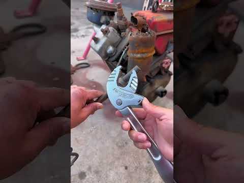 This multi-functional adjustable ratchet wrench is convenient and practical for maintena#shortsfeed