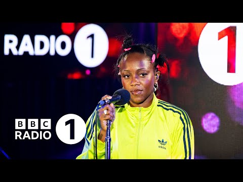 Rachel Chinouriri - Even in the Radio 1 Live Lounge