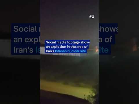 MOMENT: Blast seen as US strikes Iran | DW News