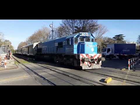 El Rosarino chino en la estación Pueyrredón (Línea Mitre) (20): Con locomotora General Motors GT-22
