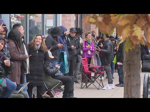 Chicagoans line up for Michelin-starred taco stand pop-up in Wicker Park