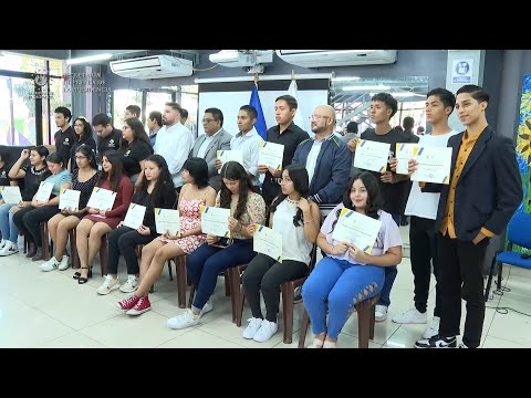 Gobierno de El Salvador gradúa a cerca de 40 jóvenes que cursaron talleres de orientación vocacional