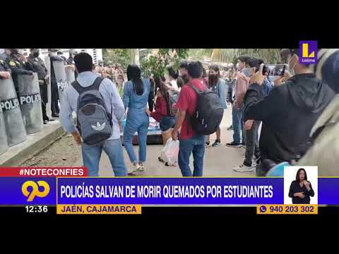 ? Policías se salvan de morir quemados por estudiantes | Latina Noticias